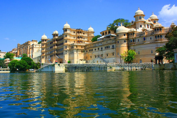 city-palace-tourist-places-to-visit-in-udaipur-best-tour-company-in-udaipur-rajasthan